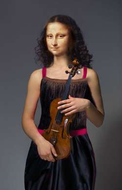 Mona Violinist