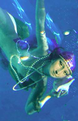 underwater mona